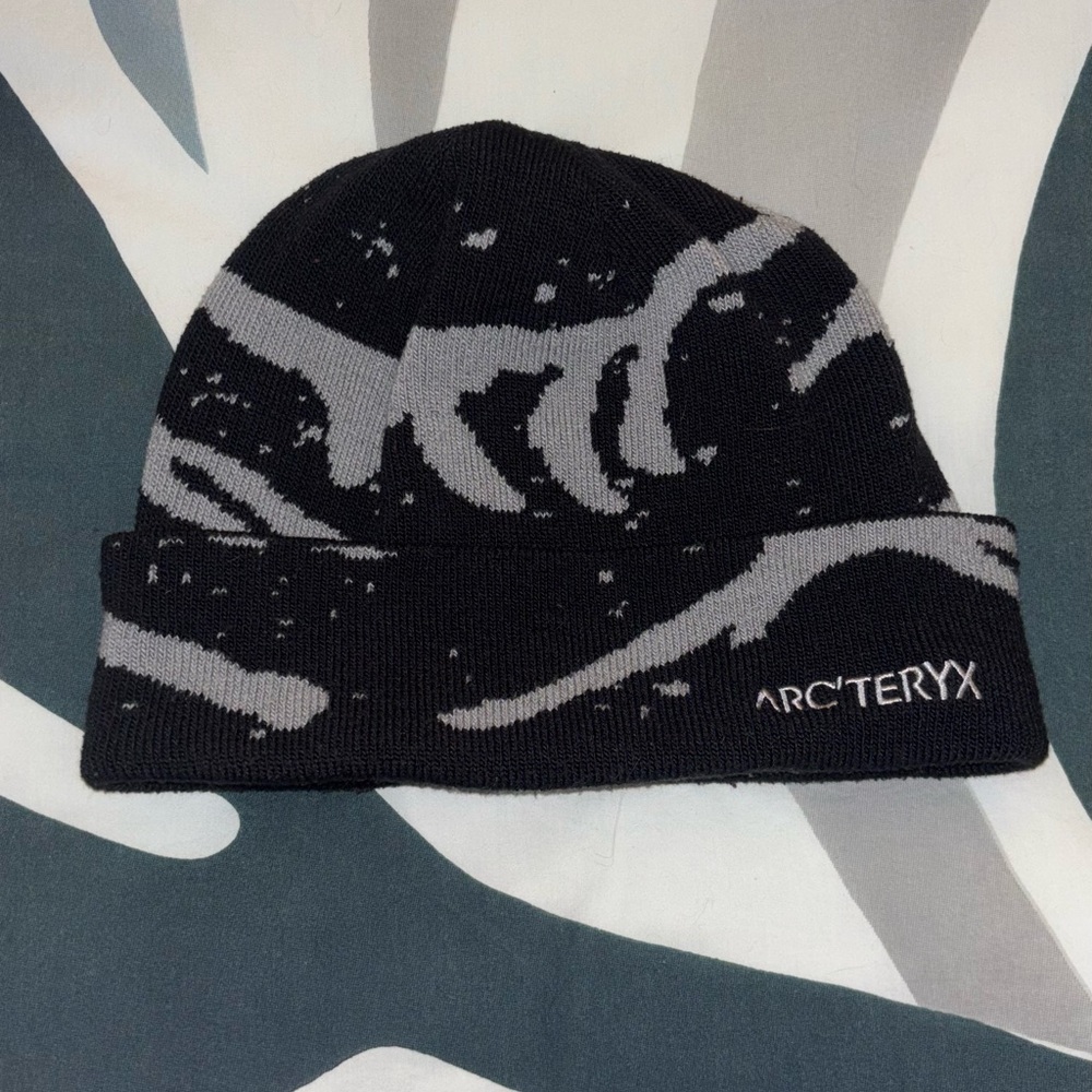 Arc'teryx Black & Gray Patterned Knit Cuff Beanie